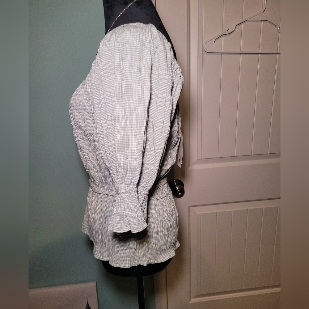 Before you puff shoulders, blouse size medium - Picture 2 of 8